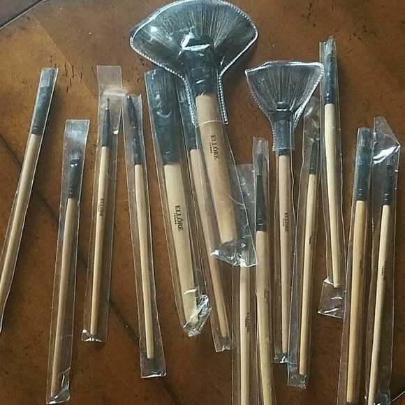 Make up brushes - Picture 1 of 4